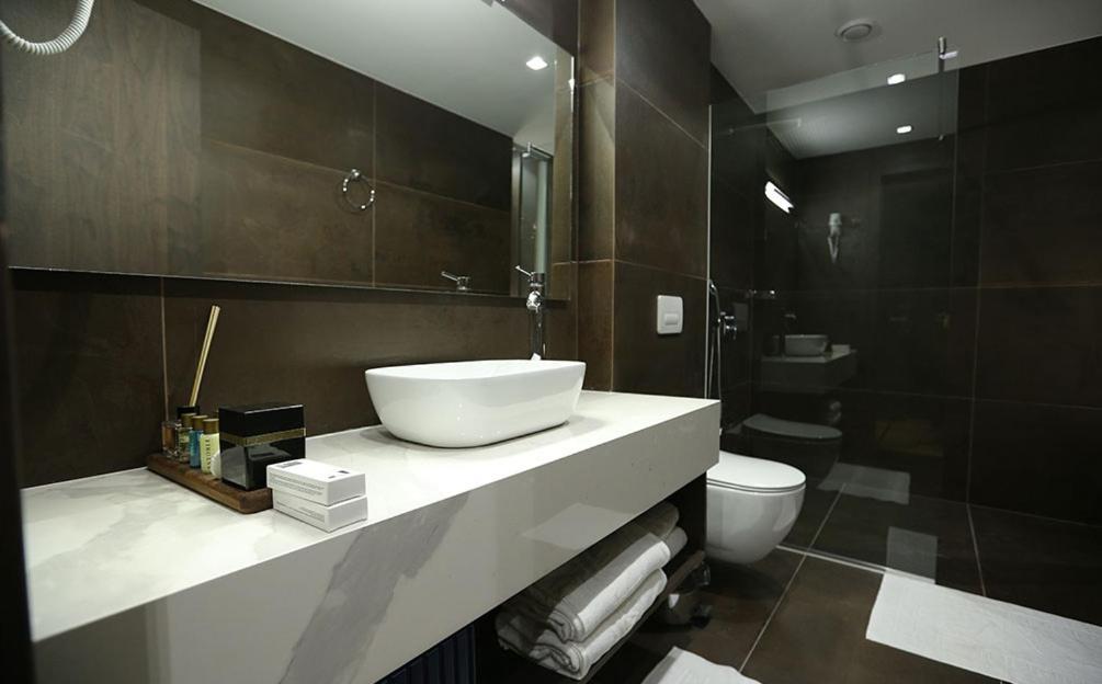 Astoria Luxury & Spa Gjilan Exteriör bild